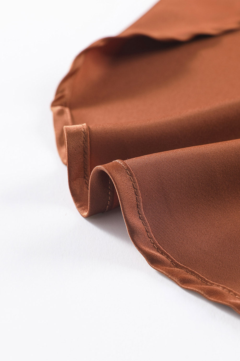 Blusa elegante de manga larga con cuello vuelto negro