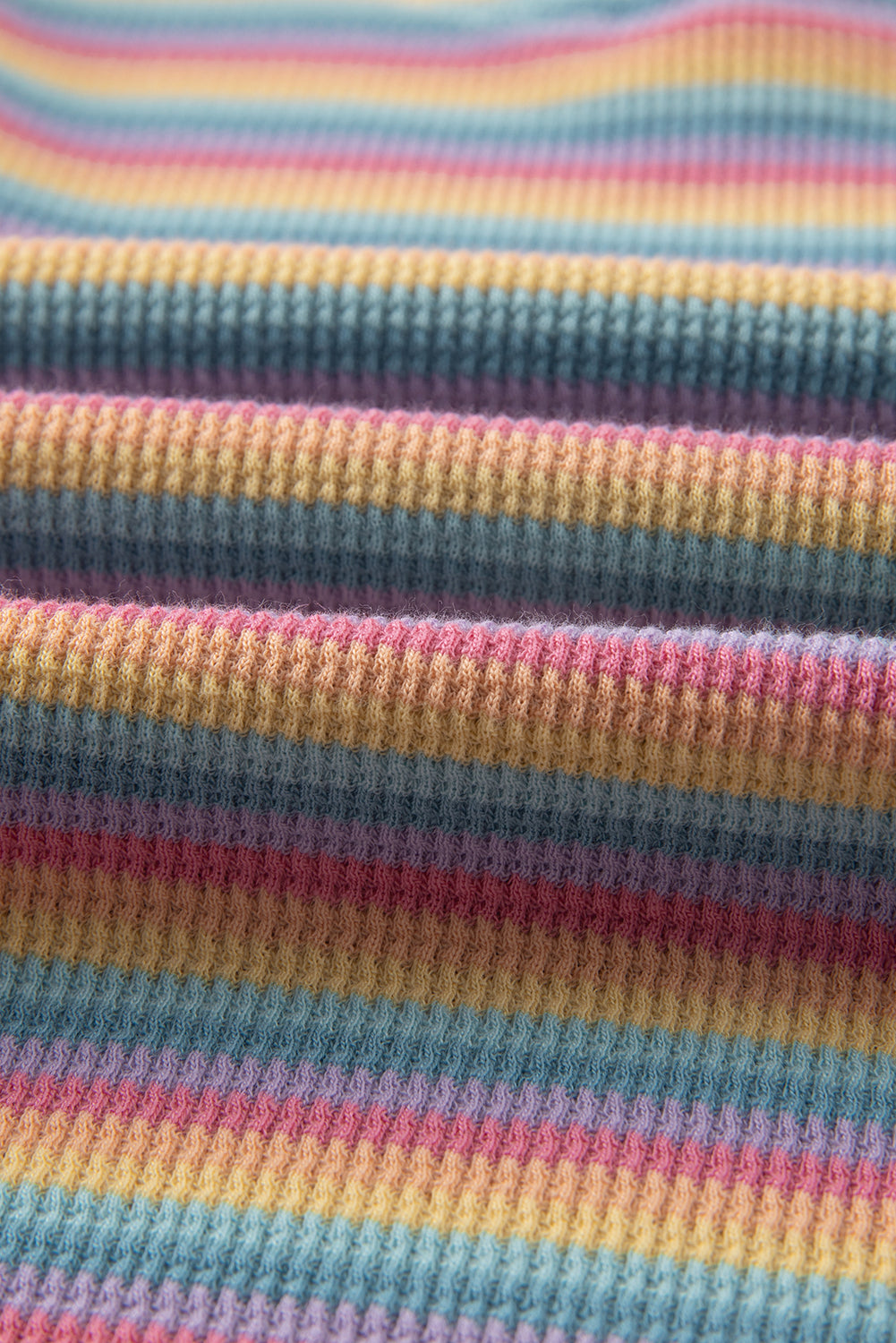 Ensemble t-shirt ras du cou à rayures roses et short à cordon de serrage à pompons