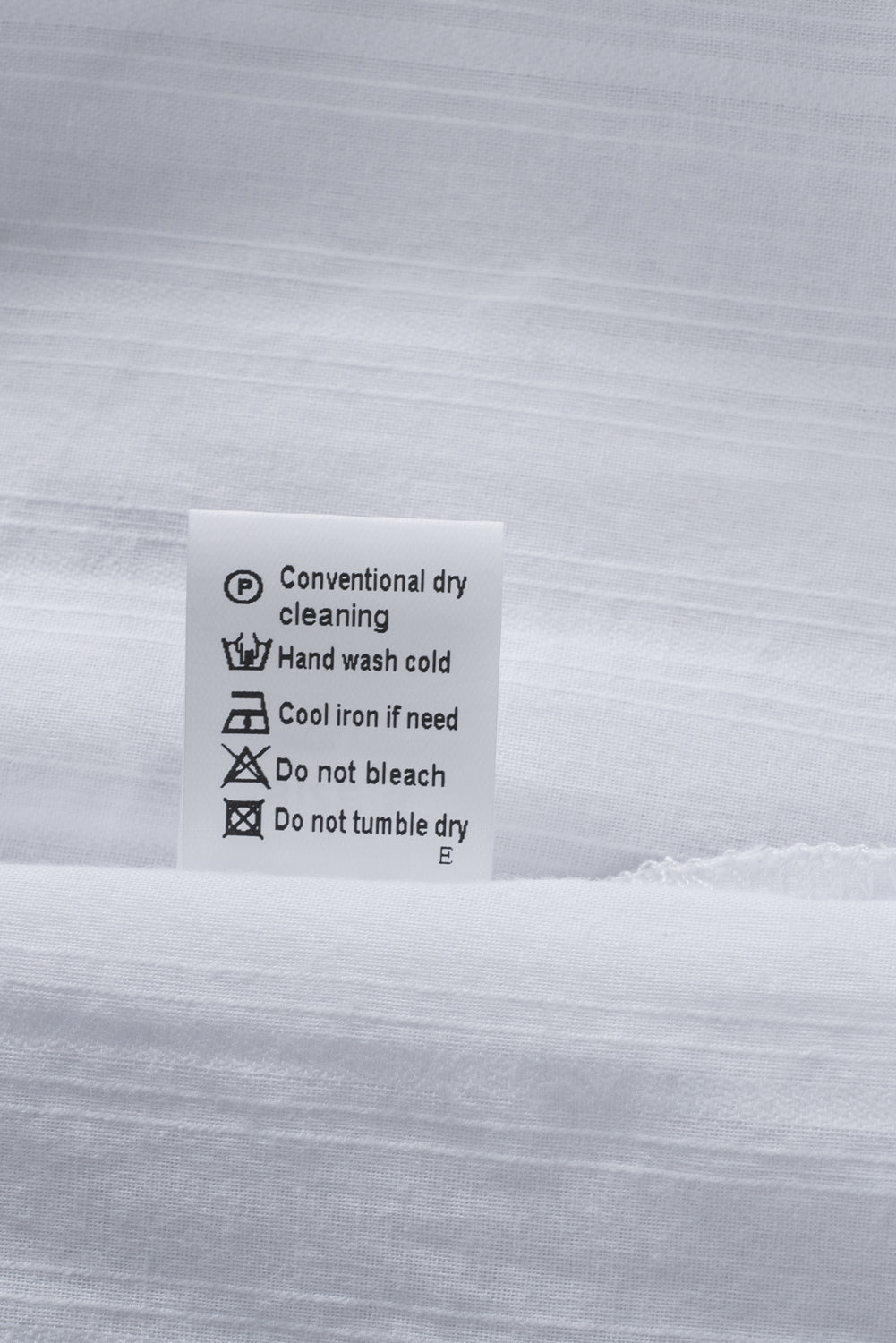 Camisa con botones texturizados y bolsillos