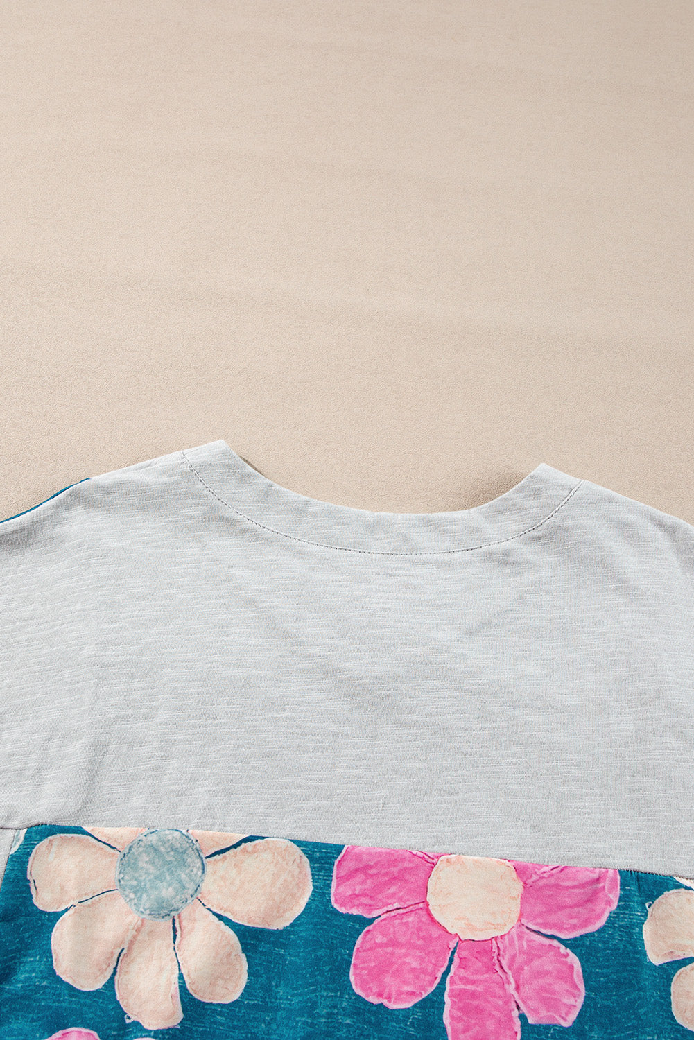 Haut-bas surdimensionné à coutures apparentes et patchwork de fleurs vertes