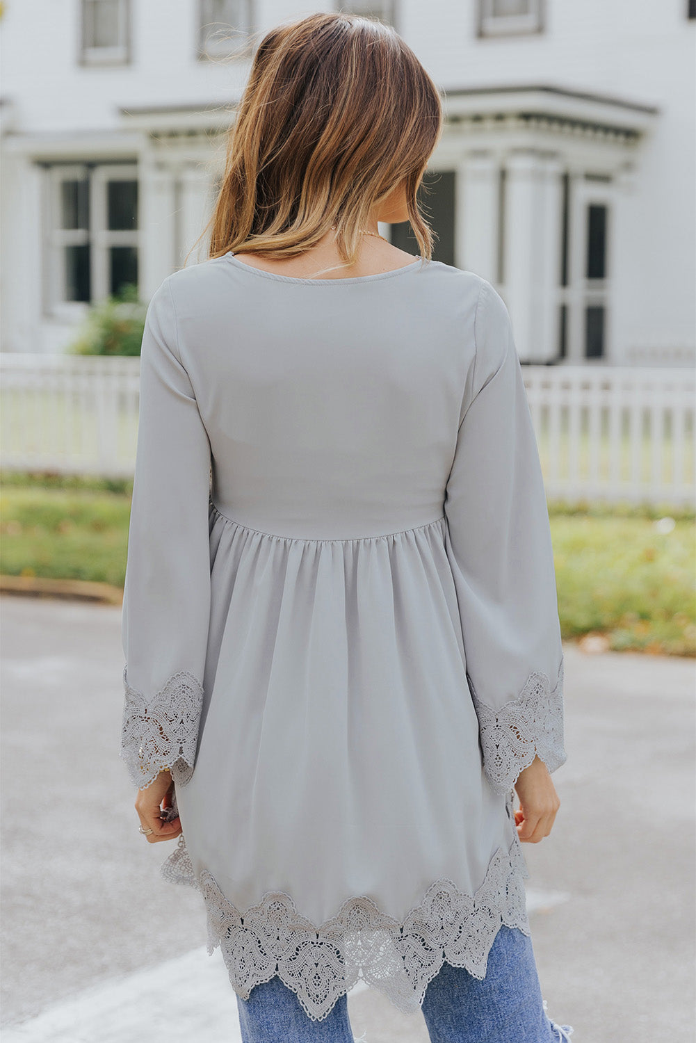 Chemisier à manches cloche et empiècements en crochet