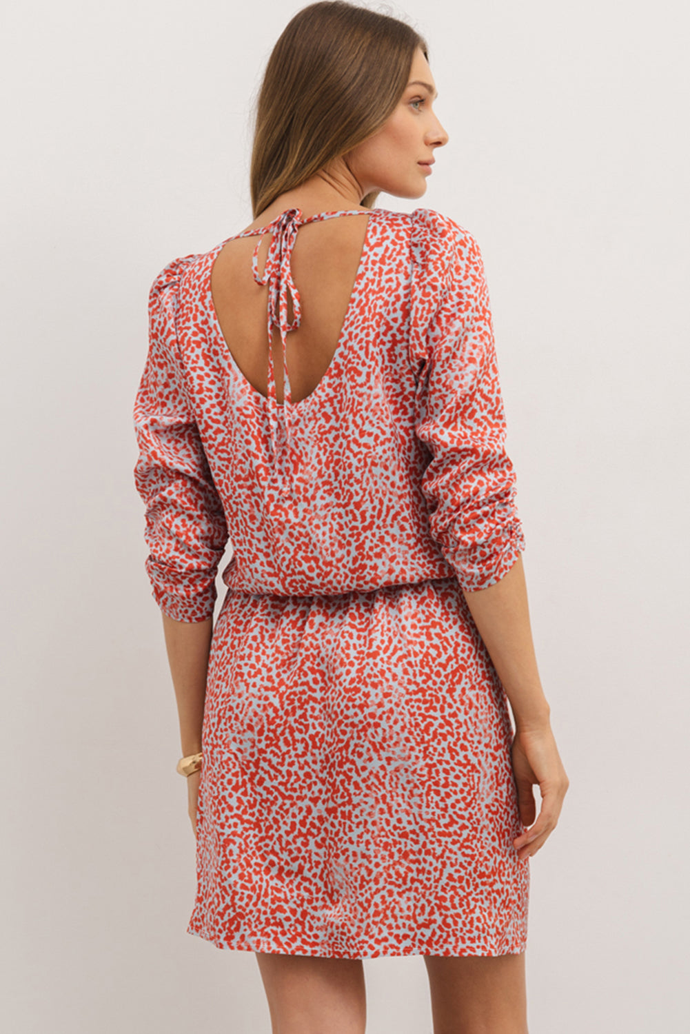 Robe courte fendue à manches longues et dos creux à imprimé léopard rouge tomate