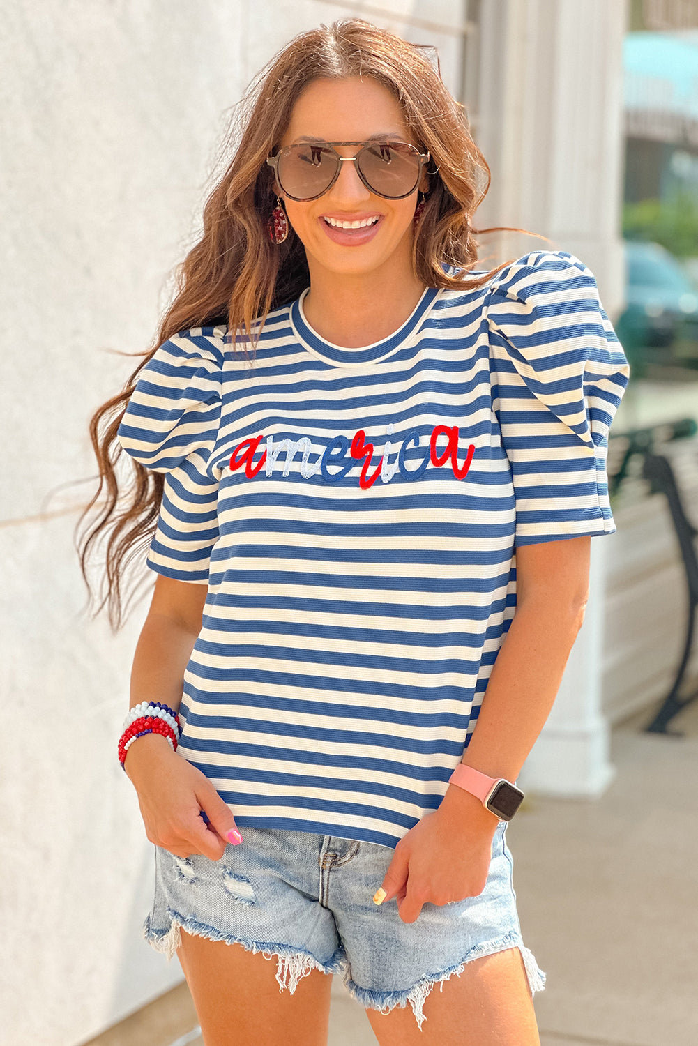 T-shirt à manches bouffantes et motif cursif Blue Stripe America