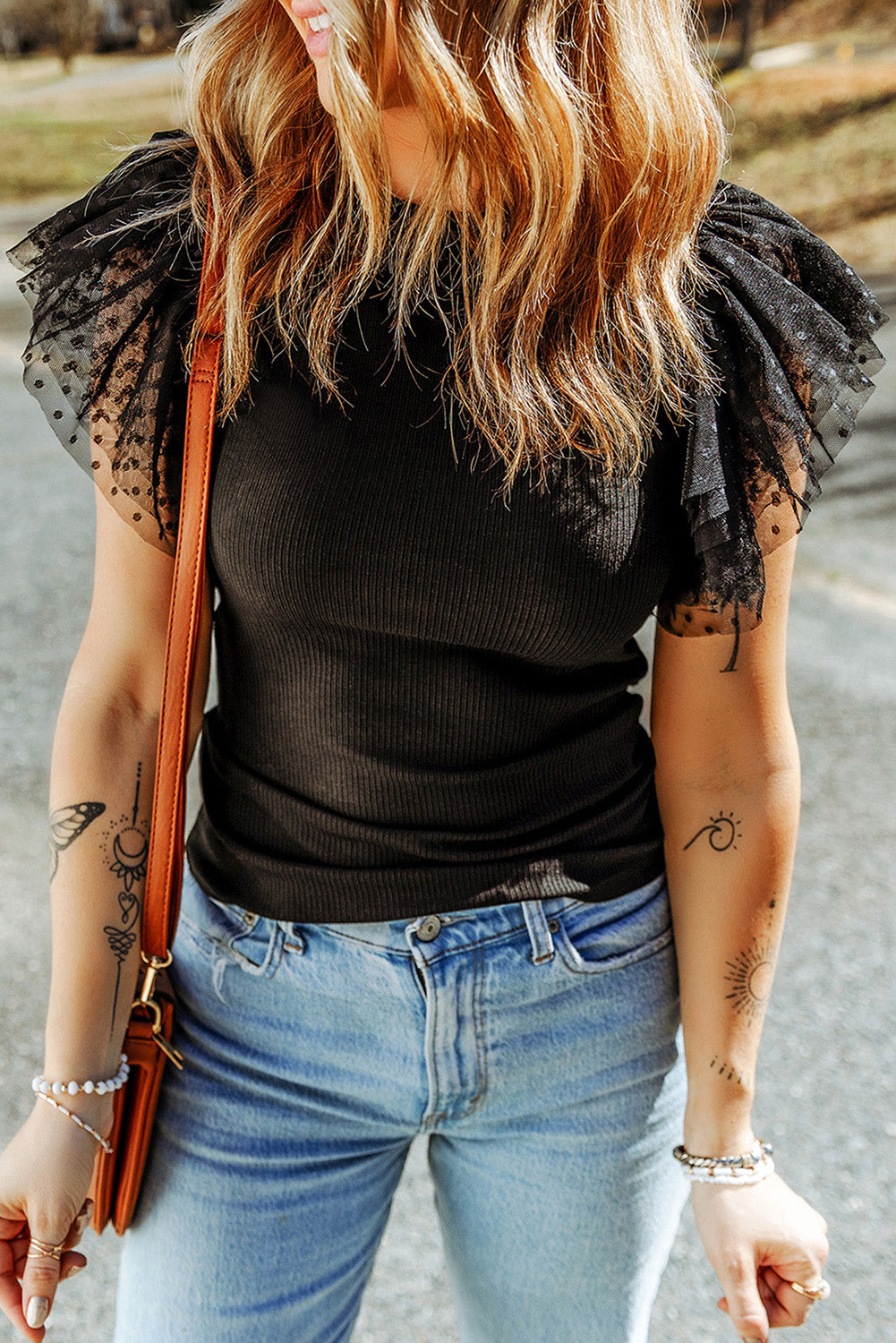 Haut en maille côtelée à volants et manches en maille à pois