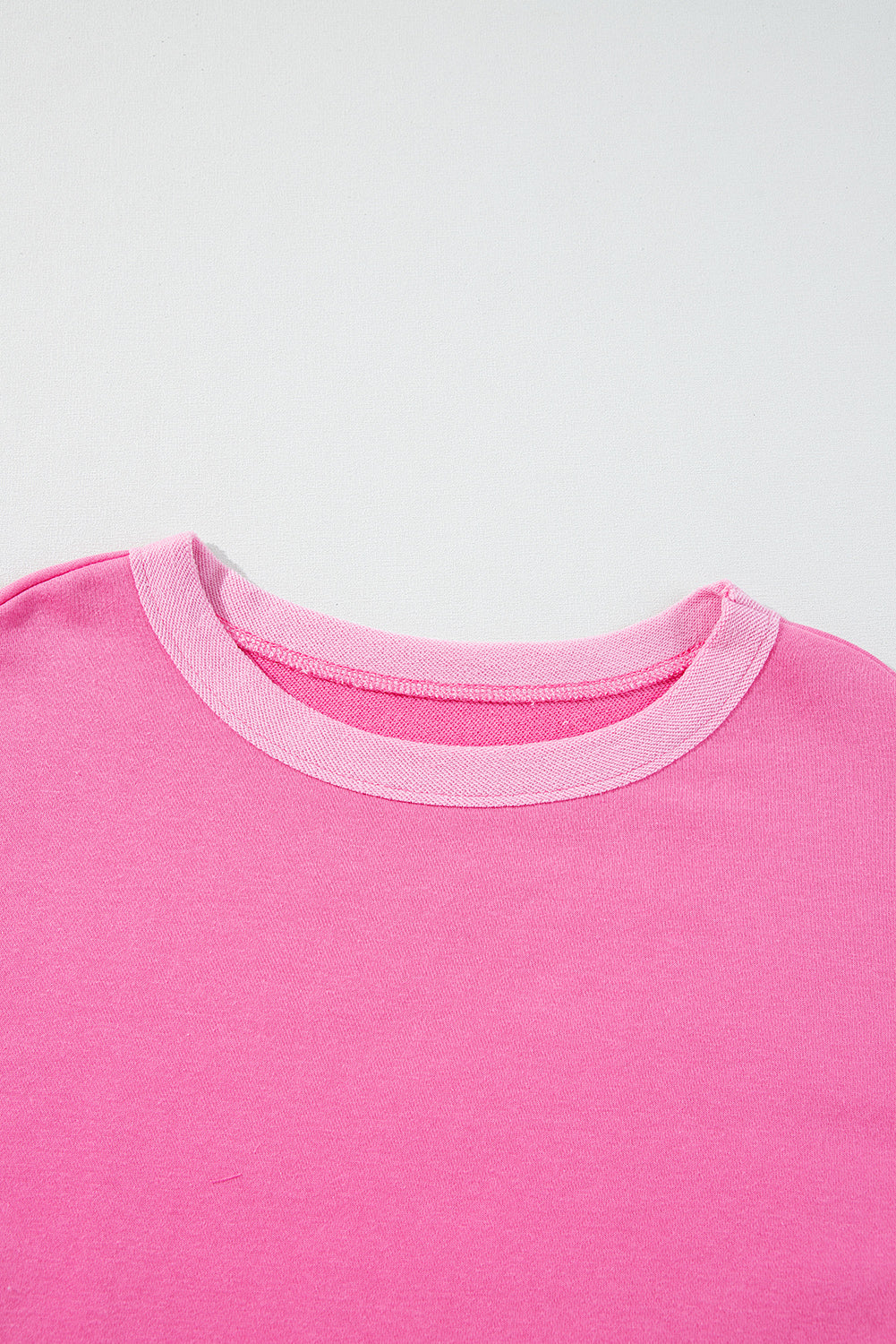 Ensemble haut à manches longues et short rose à imprimé patchwork