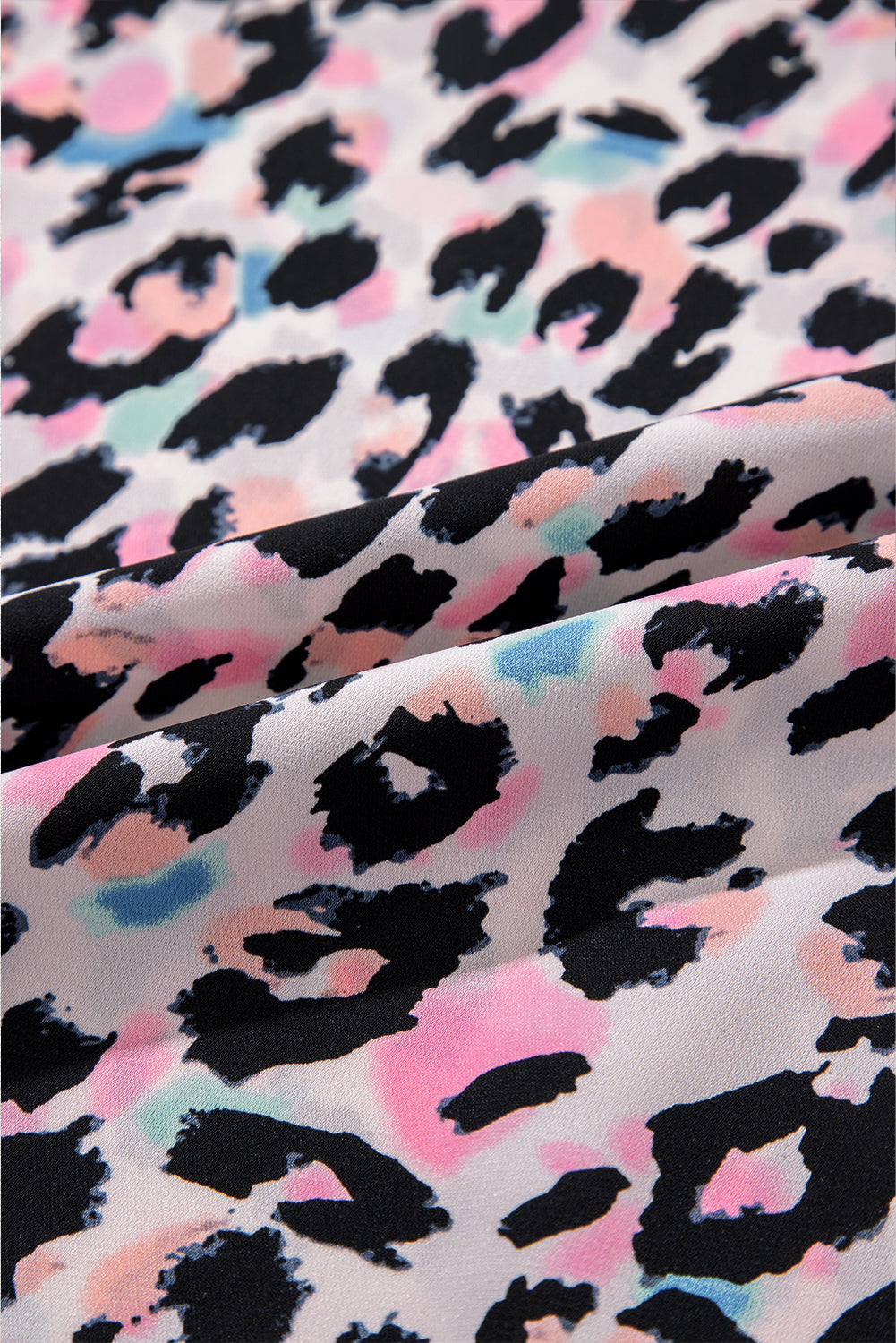 Chemisier oversize rose à imprimé léopard multicolore et col en V