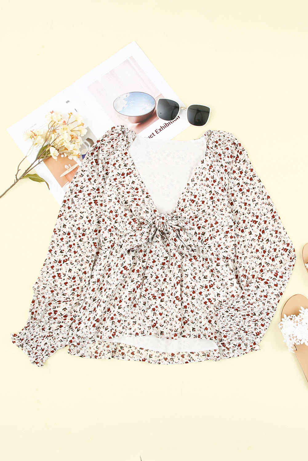 Blusa de manga larga con volantes y lazo delantero con estampado floral