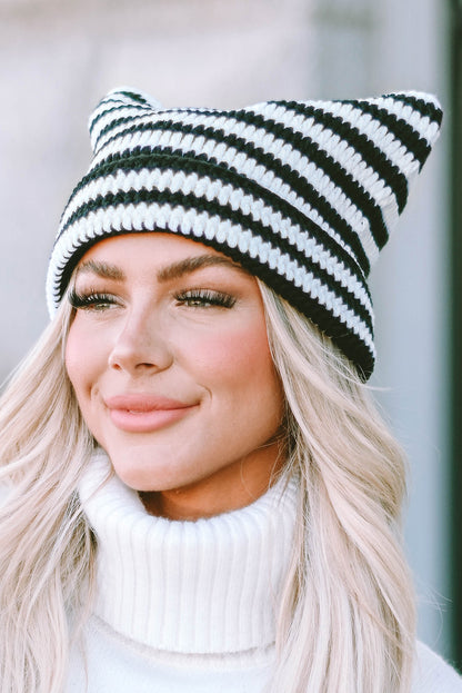 Gorro de punto rojo con orejas de gato a rayas lindas 