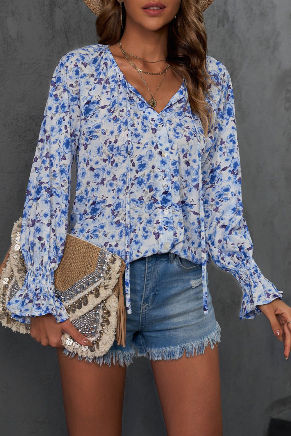Blusa con botones y cuello en V con estampado floral 