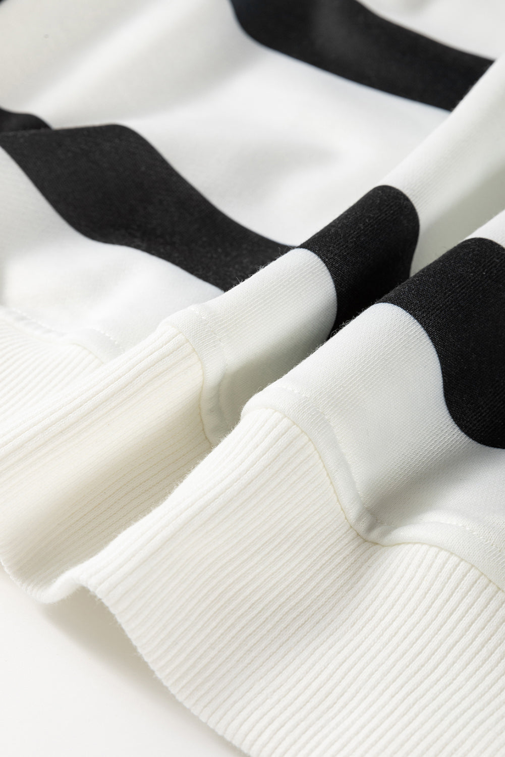 Ensemble pull à rayures noires et pantalon de jogging à épaules tombantes