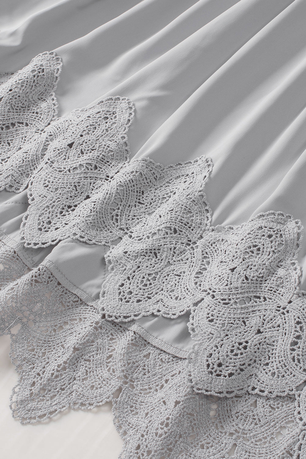 Chemisier à manches cloche et empiècements en crochet