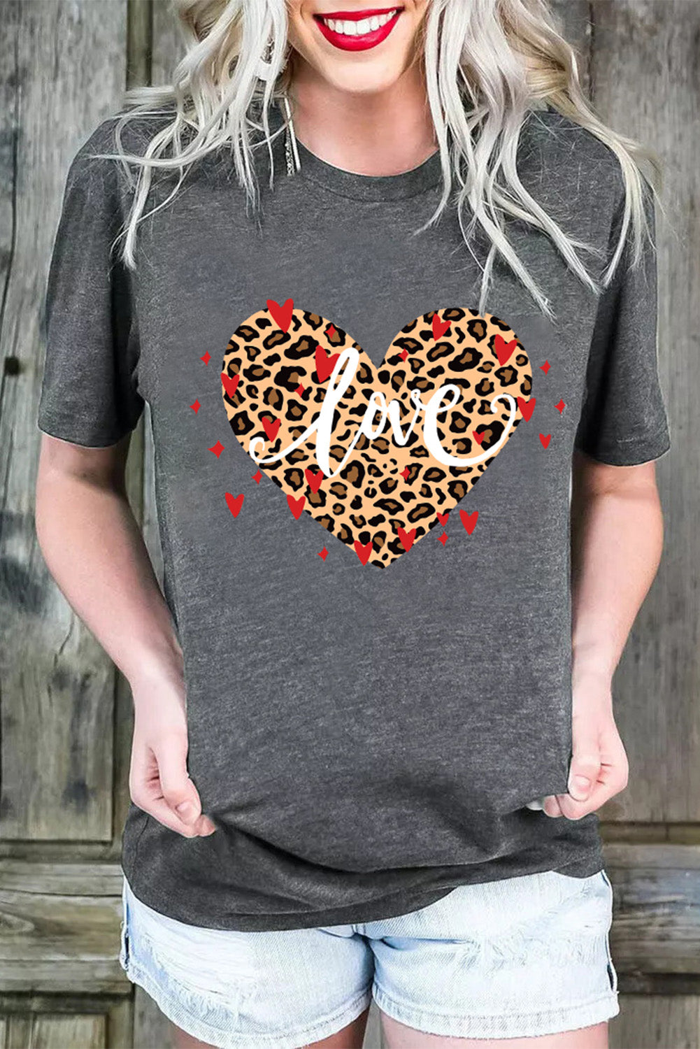 T-shirt à manches courtes imprimé léopard en forme de cœur pour la Saint-Valentin