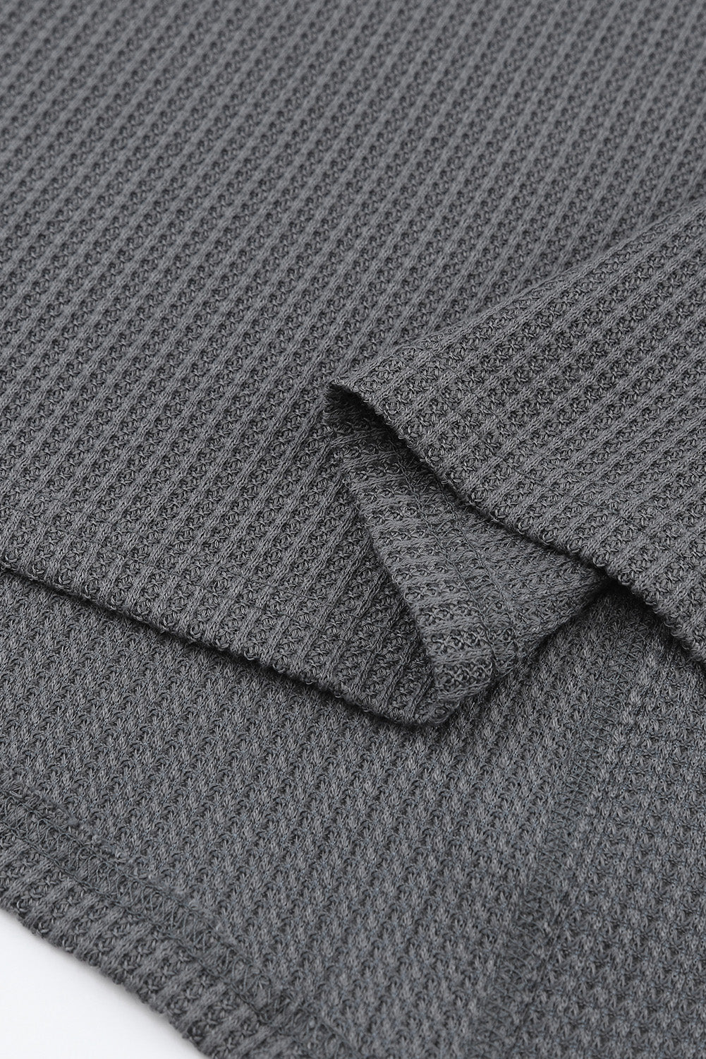 Haut Henley en tricot gaufré blanc brillant avec coutures apparentes et patchs contrastés