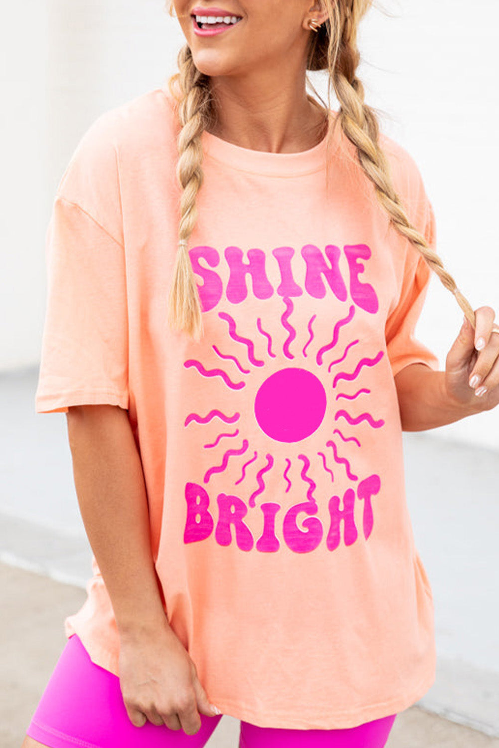 T-shirt décontracté graphique rose SHINE BRIGHT