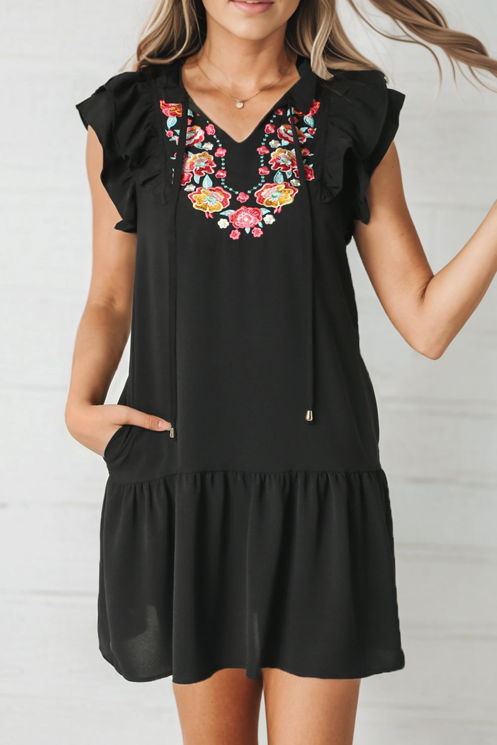 Blusa de manga farol con volantes y bordado floral 