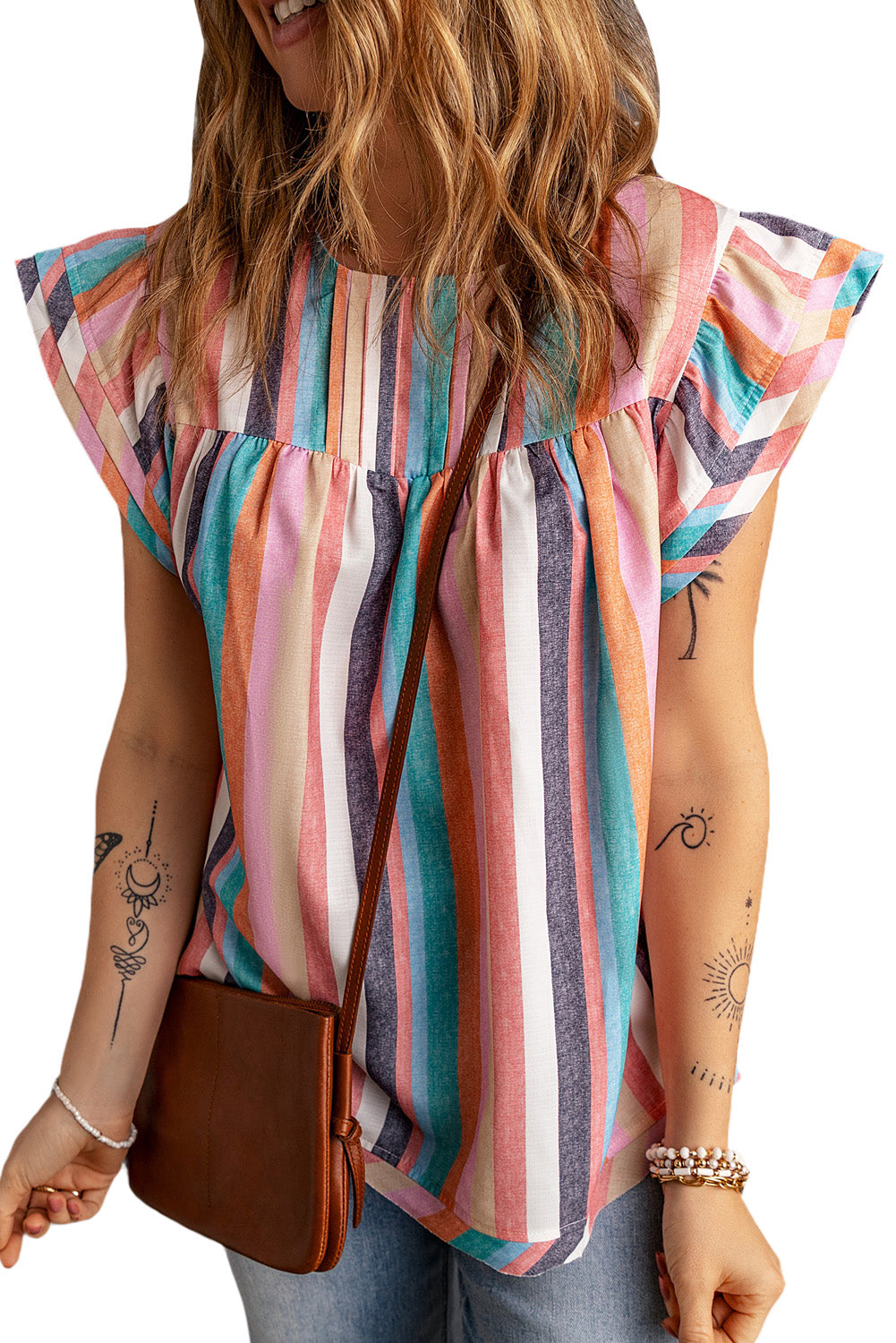 Top de manga japonesa con volantes escalonados y rayas multicolor