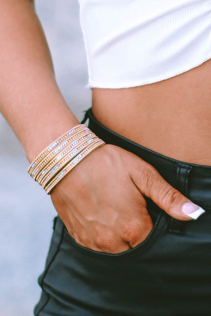 Bracelet en cuir doré à large bord et boucle magnétique, entièrement orné de diamants 