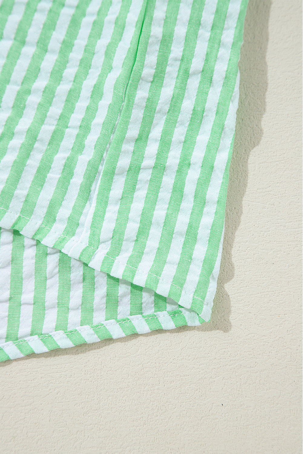 Chemise ample boutonnée à manches ballon et rayures roses