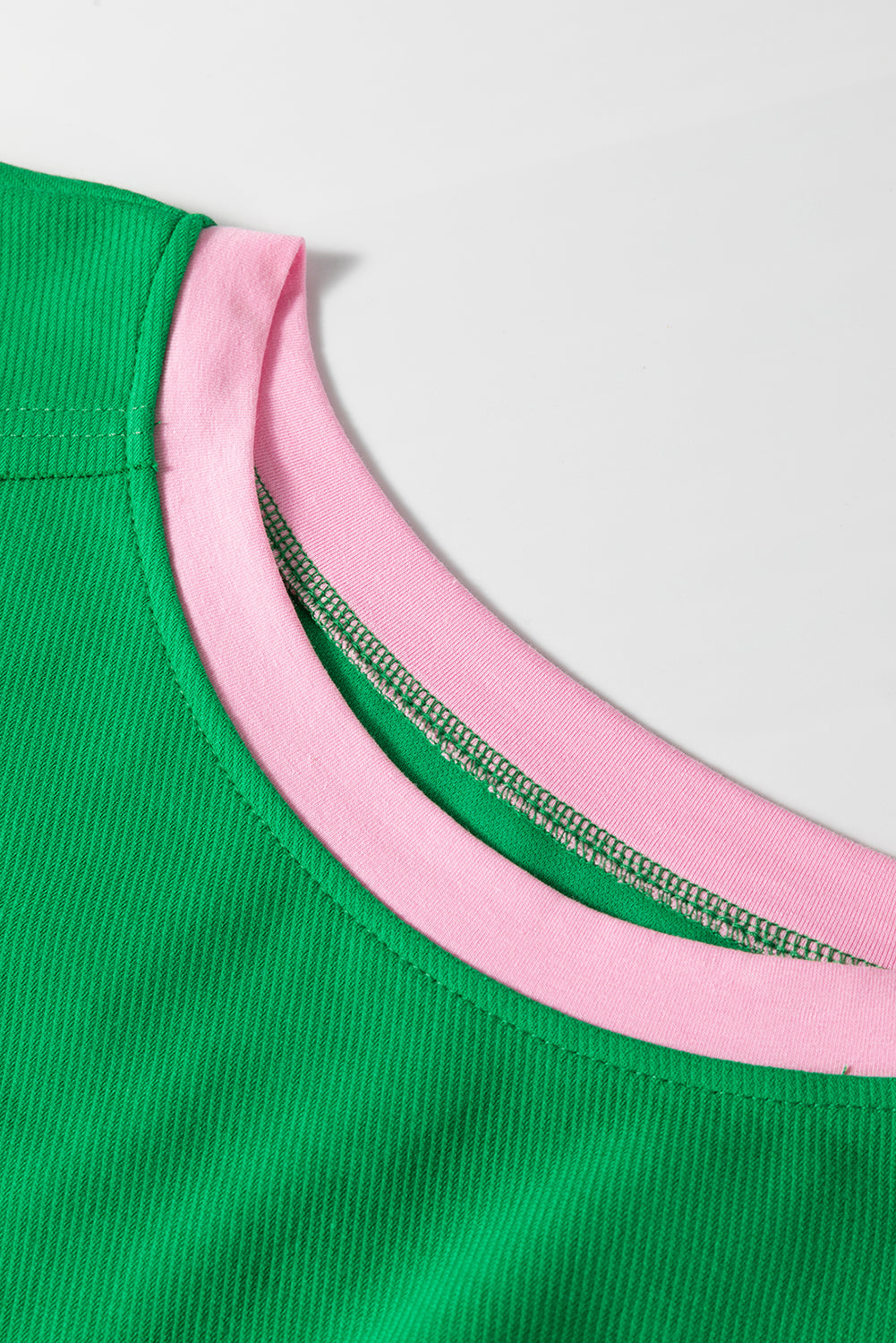 Ensemble t-shirt ras du cou et short texturés bicolores vert vif