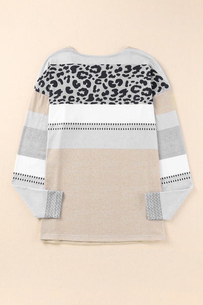 Top con cuello en V y bloques de color de leopardo