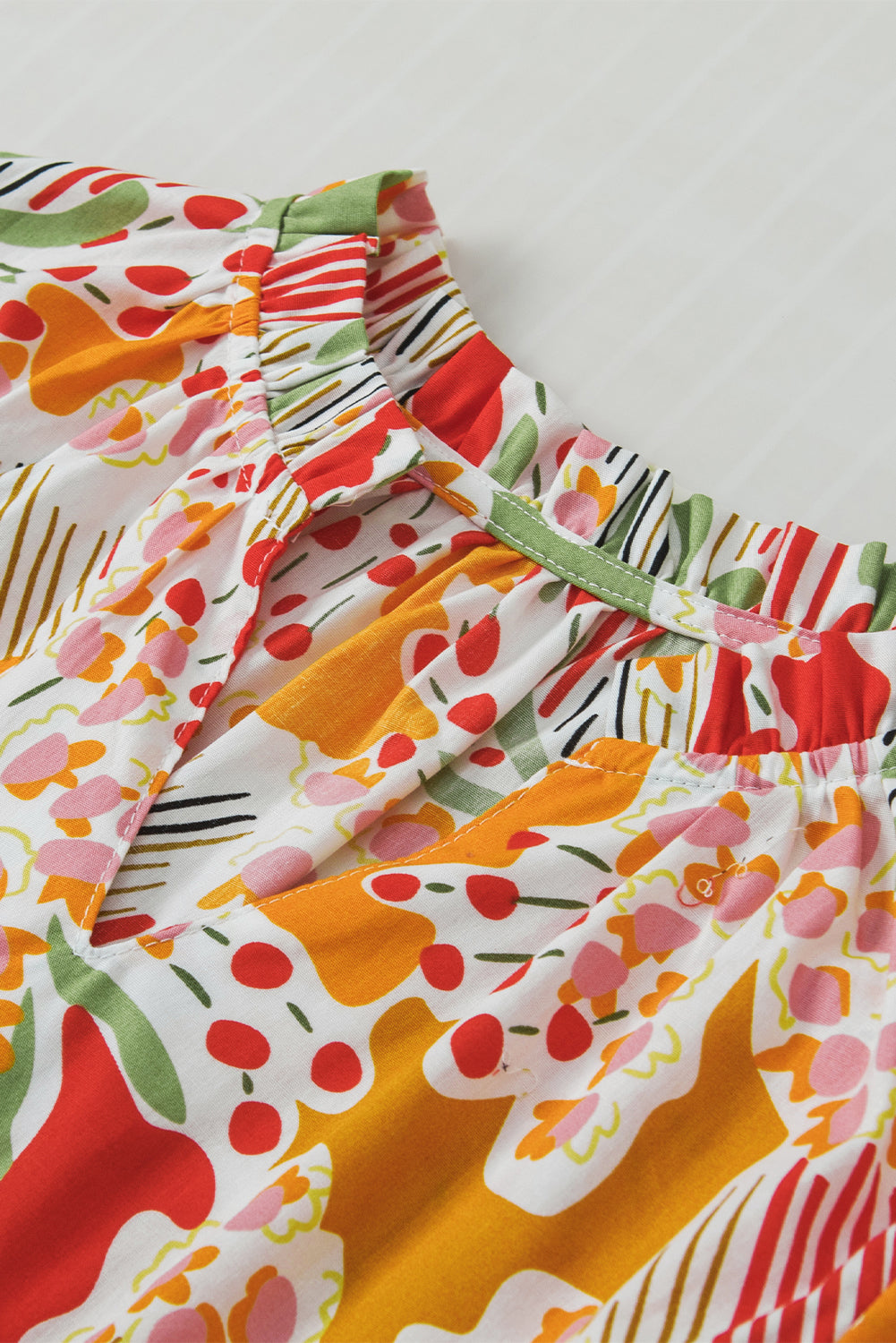 Chemisier à manches courtes et volants à imprimé floral rose