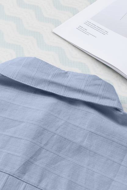 Camisa con botones texturizados y bolsillos