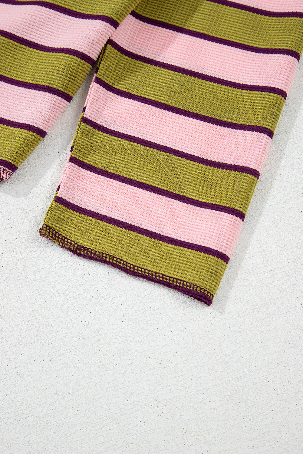 Haut à manches longues et col cranté à rayures contrastées vert épinard