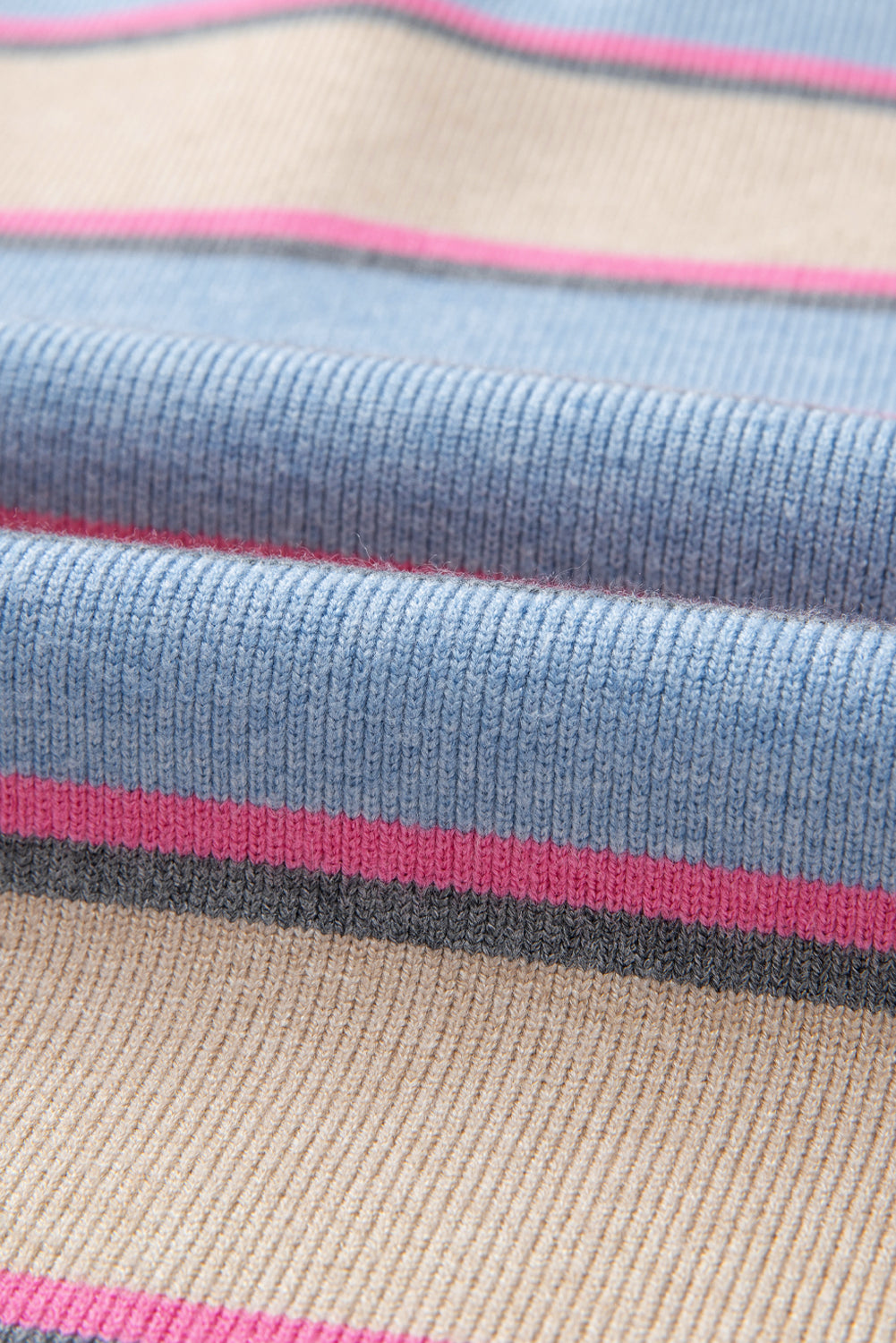 Pull ample à rayures abricot, col en V, épaules tombantes