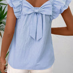Chemisier bleu texturé à volants et manches papillon