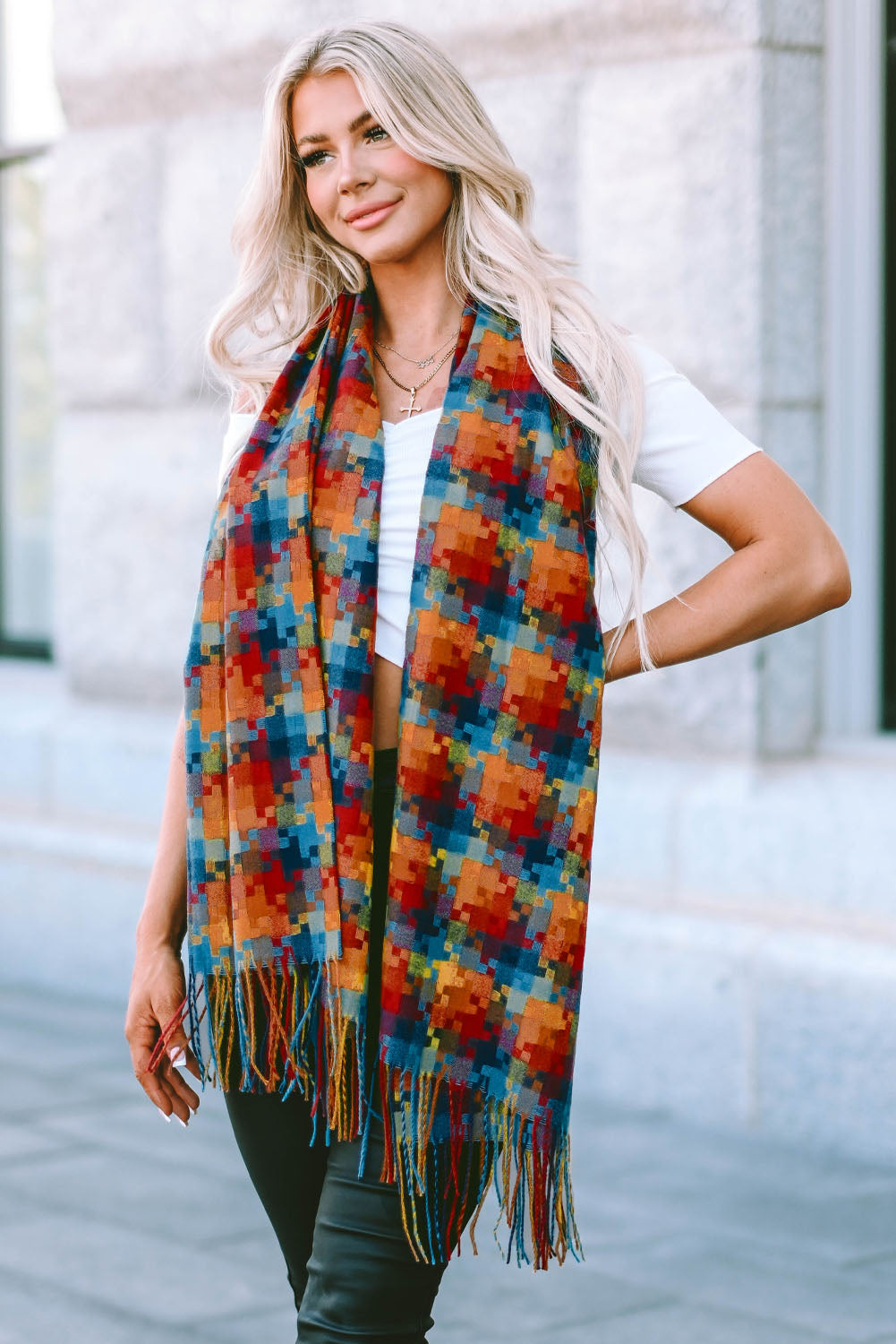 Bufanda con dobladillo con flecos y estampado de cuadros multicolor 