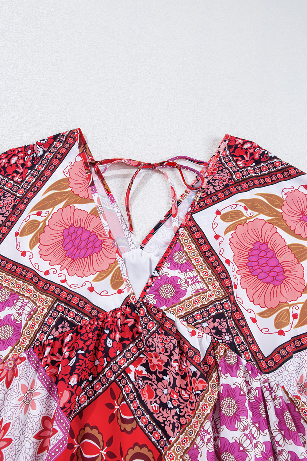 Robe grande taille à manches longues, col en V, lacets, imprimé floral, rose et bleu