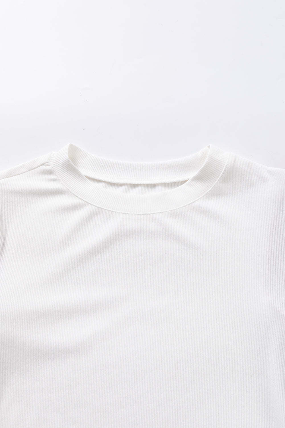 Haut à manches bouffantes en tweed blanc contrasté