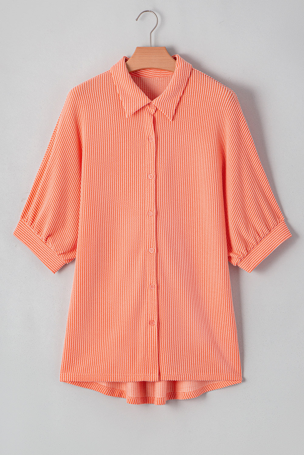 Chemise ample à manches mi-longues et ourlet haut-bas boutonné, couleur pamplemousse orange