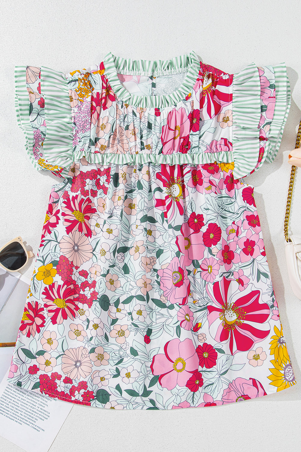 Chemisier à manches courtes à imprimé floral rose et bordure à volants contrastés