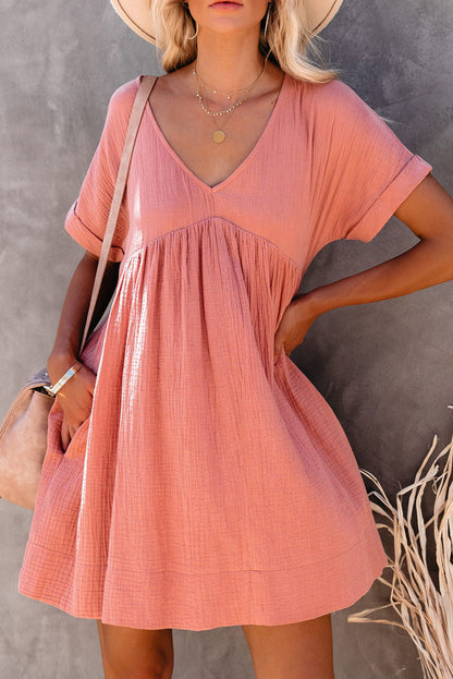 Minivestido babydoll enrollable de manga corta con cuello en V