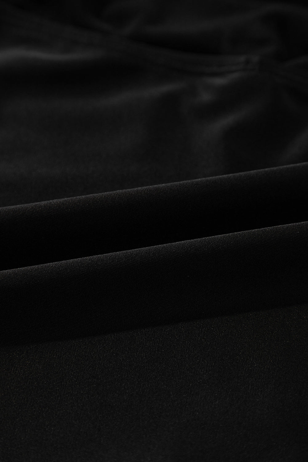 Ensemble haut de bikini asymétrique en maille plissée noire et jupe