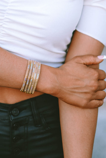 Bracelet en cuir doré à large bord et boucle magnétique, entièrement orné de diamants 