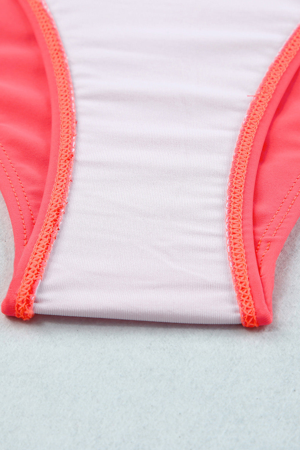 Bikini festoneado de cintura alta entrecruzado