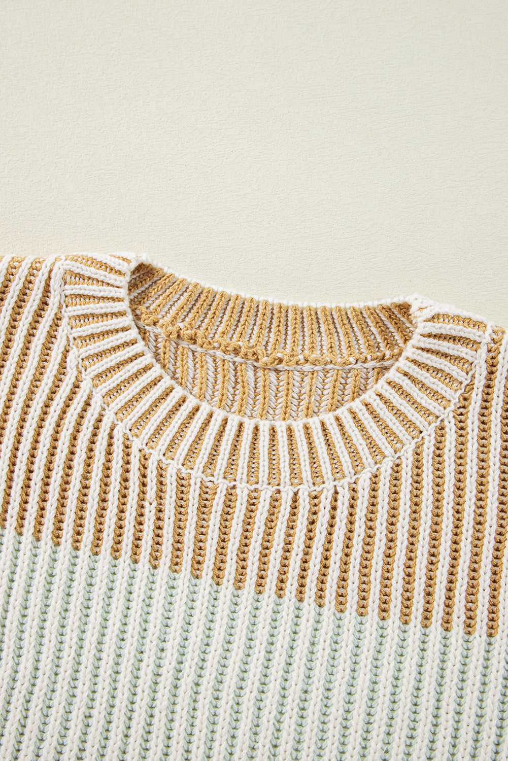 Pull à manches bouffantes en tricot texturé colorblock marron