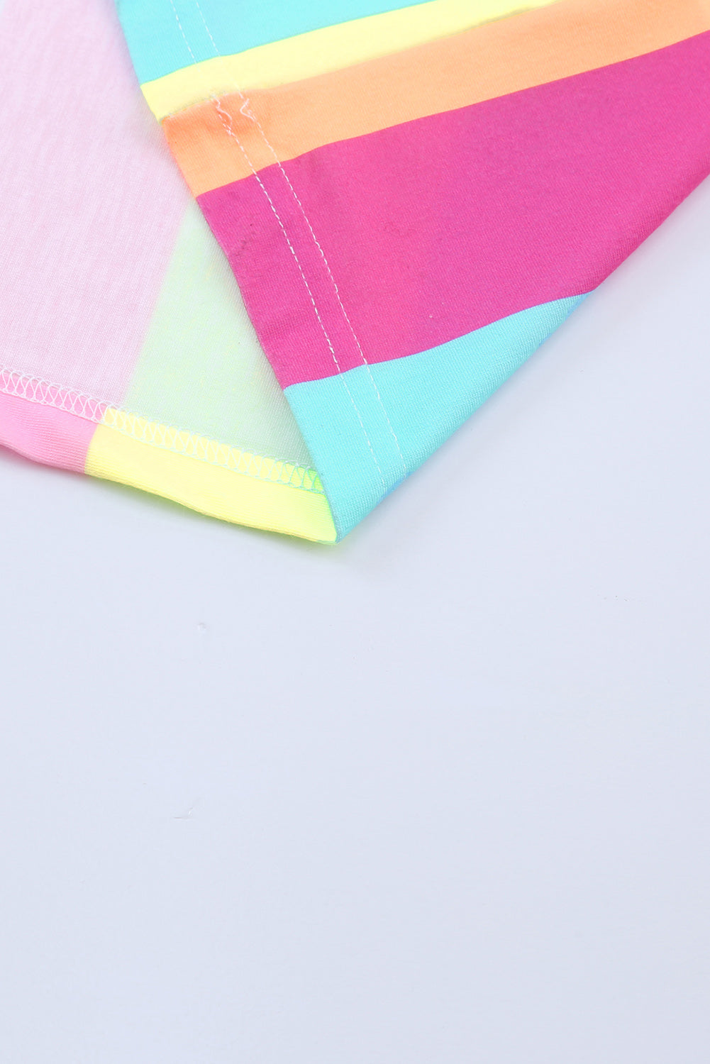 Robe longue à rayures multicolores et bretelles à nœud papillon