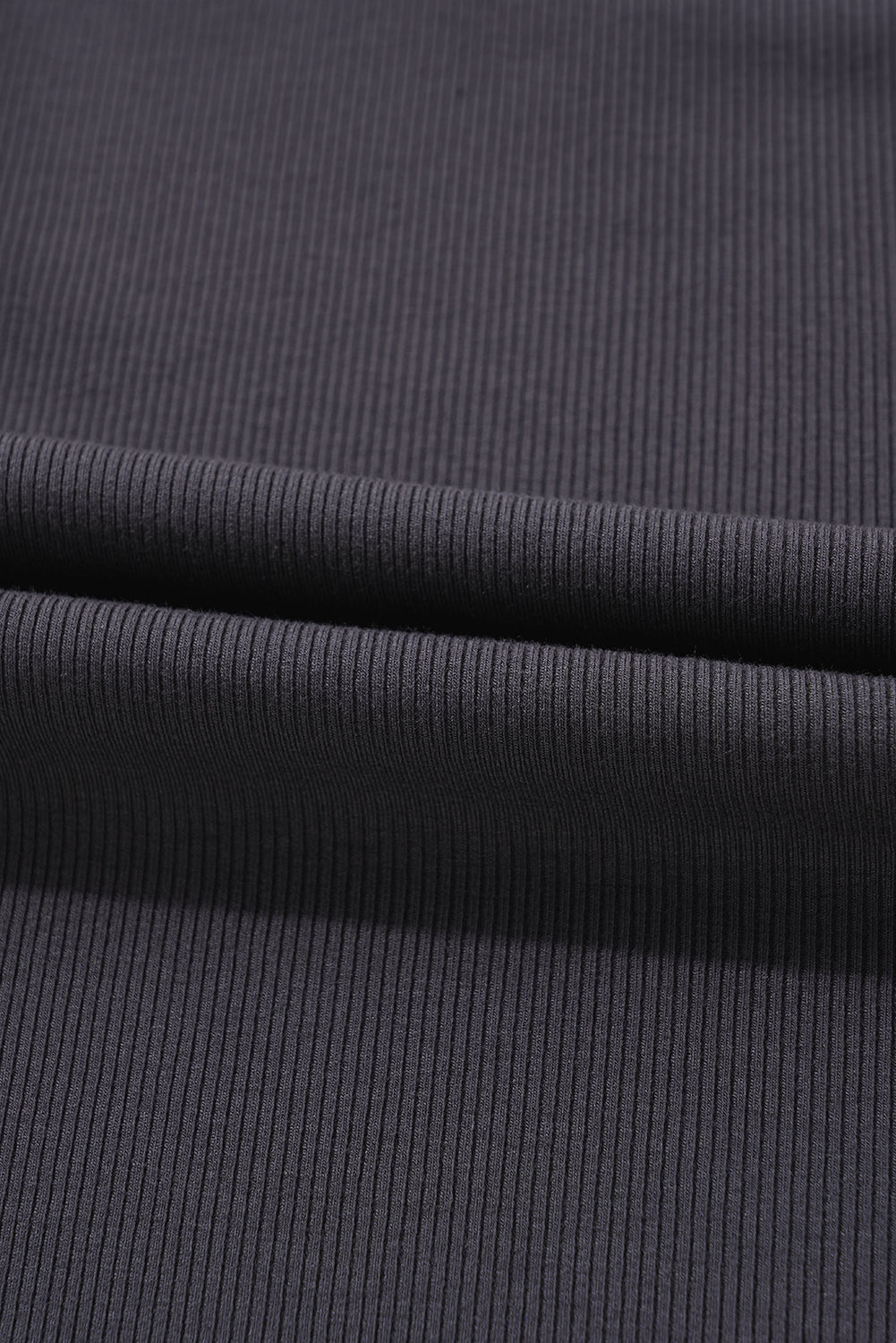 Débardeur slim en maille côtelée gris carbone à bords contrastés et col en U