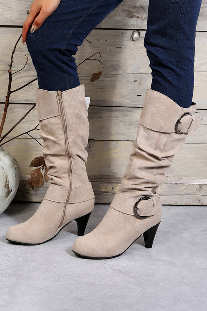 Botas de tacón con cremallera y decoración con hebilla y punta en punta beige 