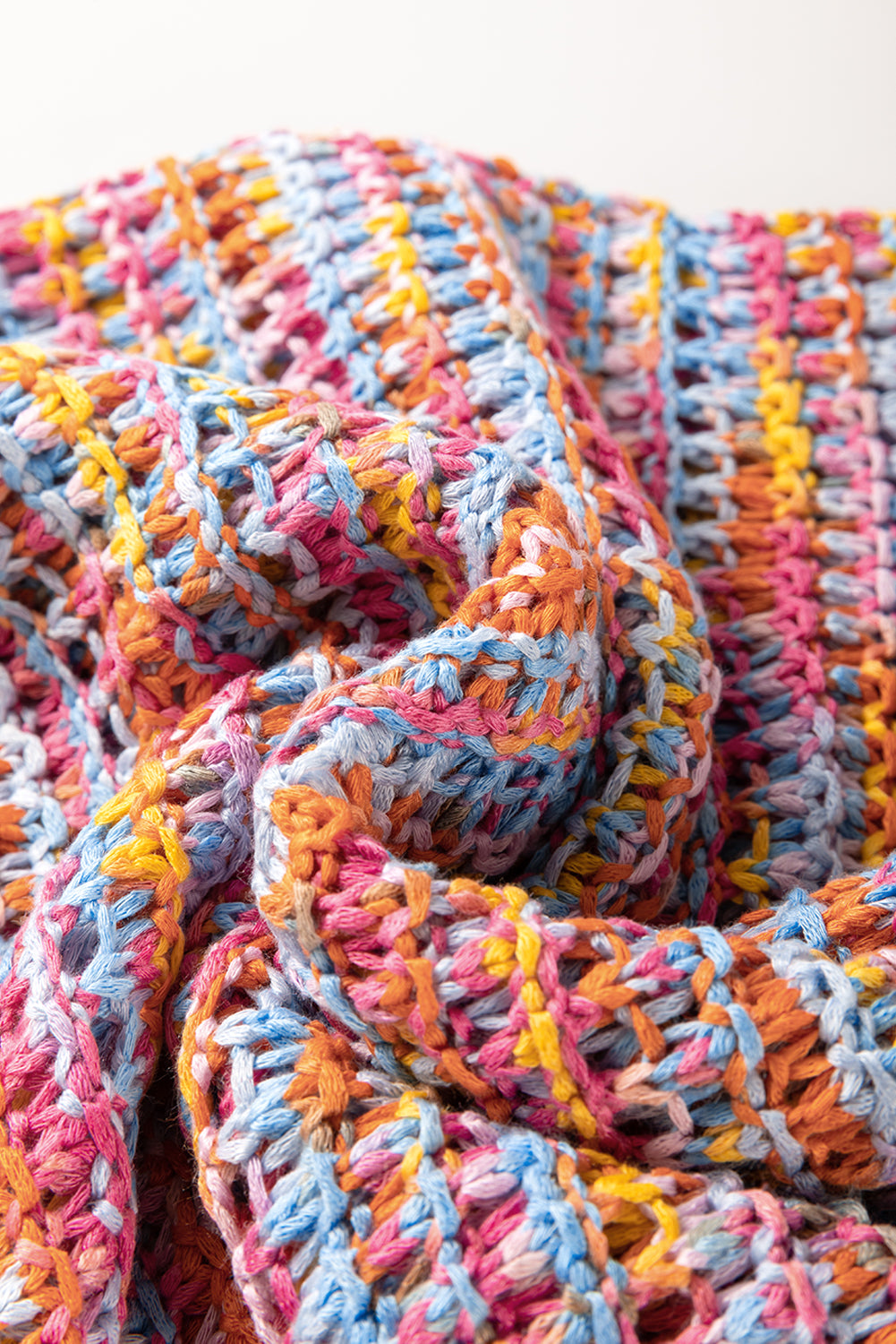 Gilet ample en crochet de couleur rose contrastée