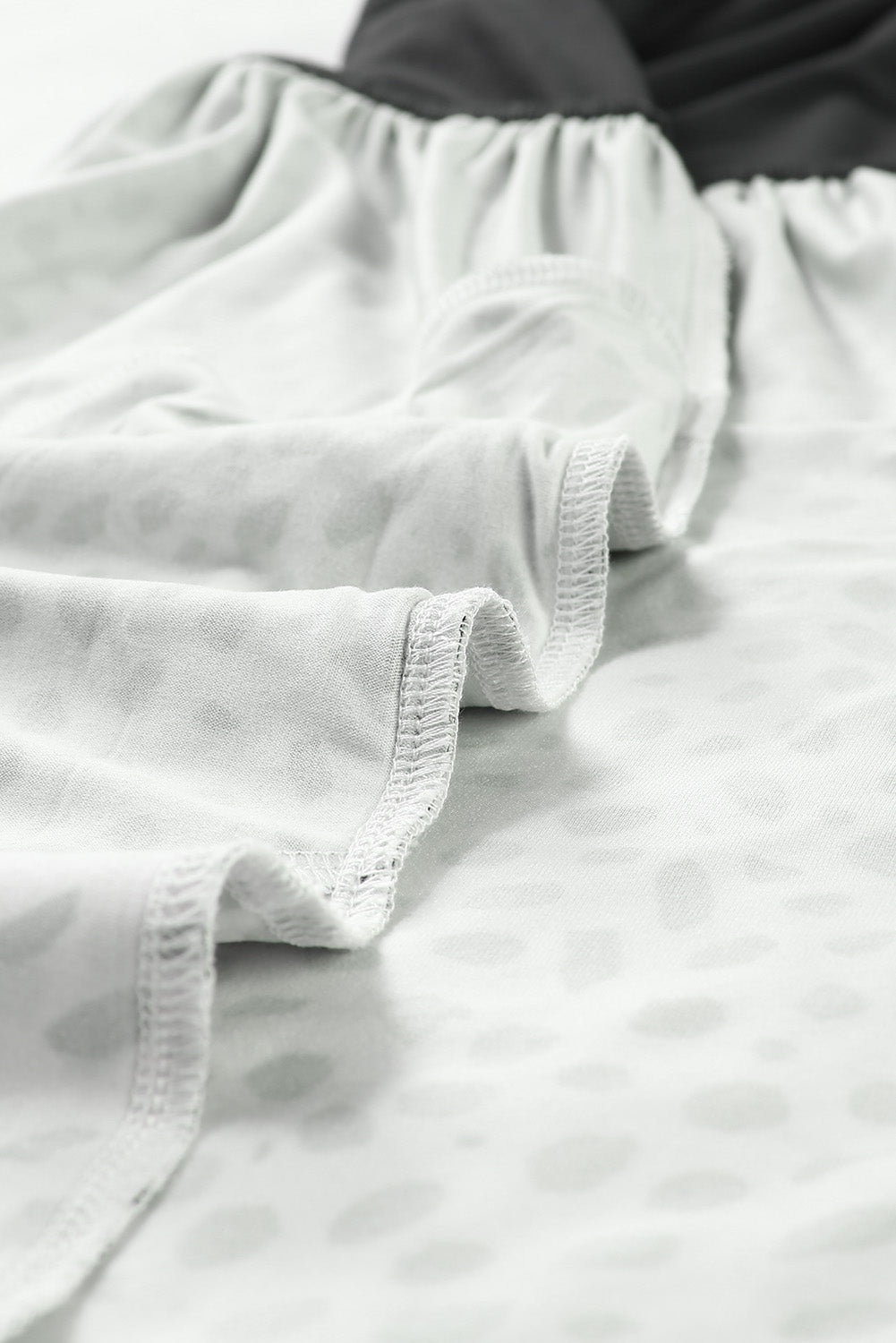 Robe t-shirt décontractée à pois contrastés et poches 