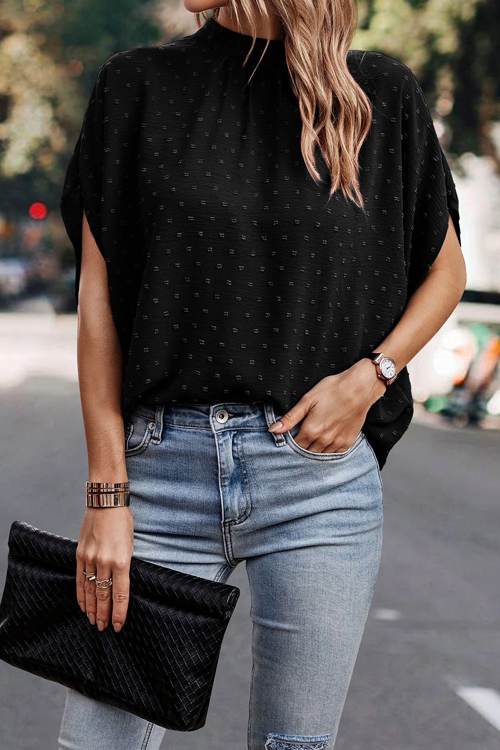 Chemisier noir à pois suisses et manches chauve-souris