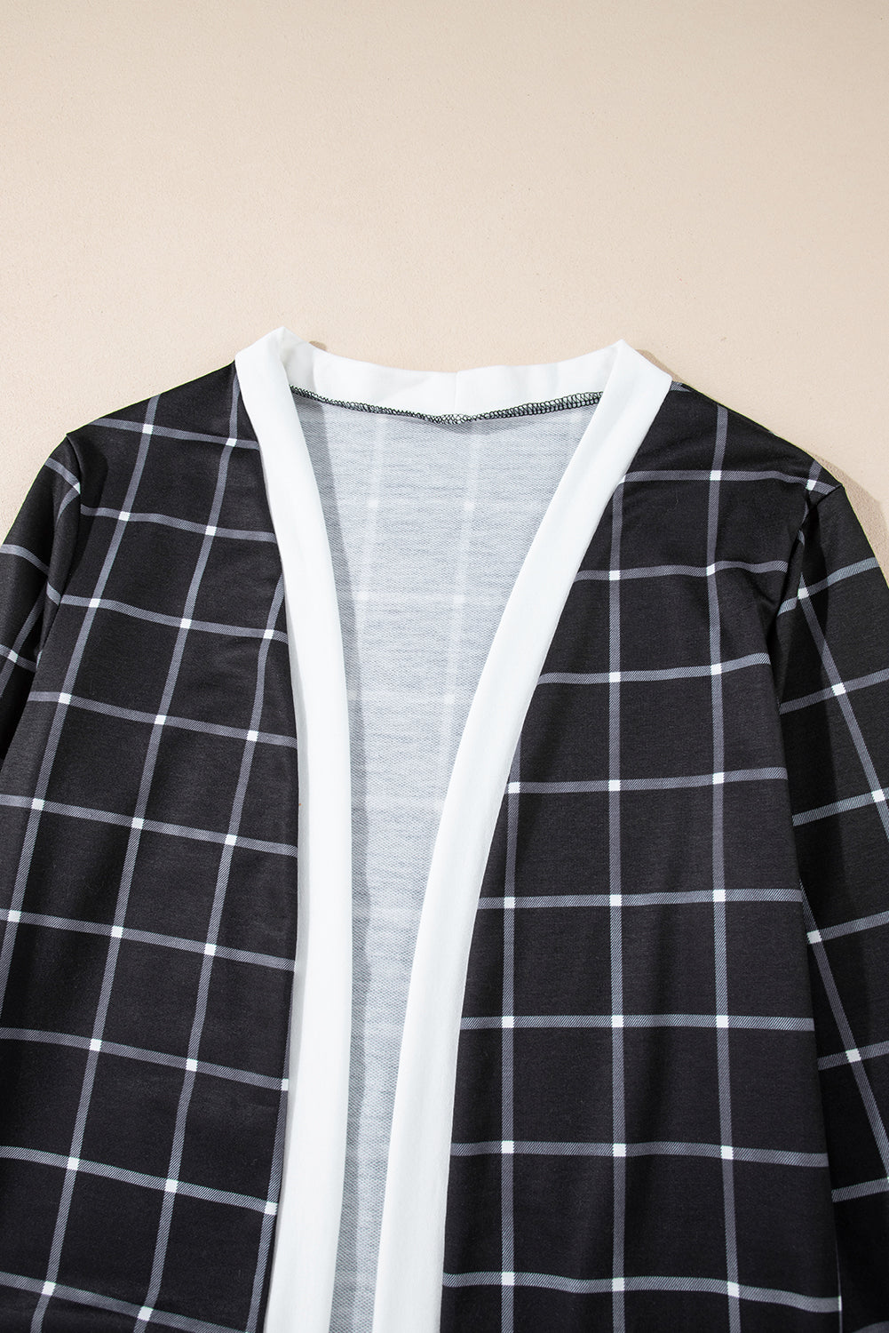 Cardigan ouvert à carreaux noirs et à bords colorblock avec poche