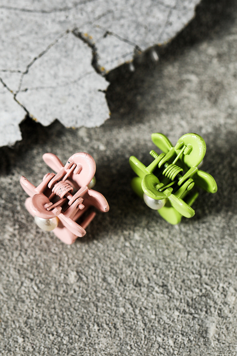 Pasador de pelo de flor de perla verde claro 