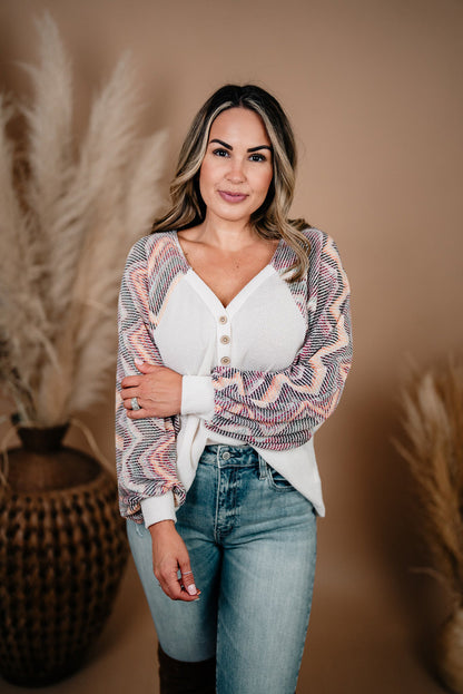 Top de talla grande con mangas en contraste geométrico beige