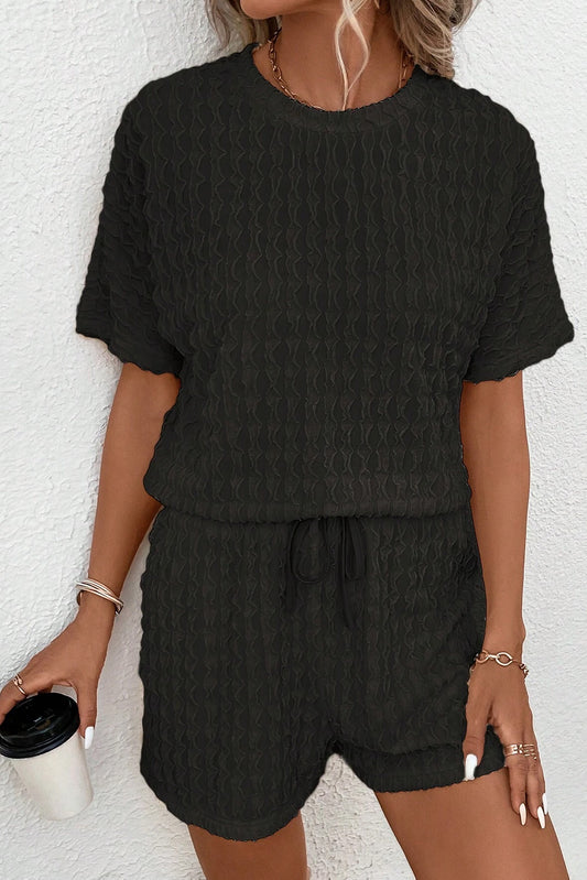 Ensemble haut à manches courtes texturé à volants noirs et short à cordon de serrage