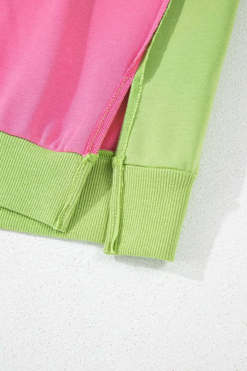 Sweat-shirt décontracté à col ras du cou et coutures apparentes rose